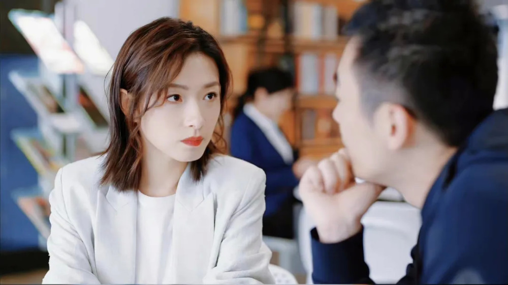 万茜和朱亚文《简言的夏冬》开播,热度口碑一般_腾讯新闻