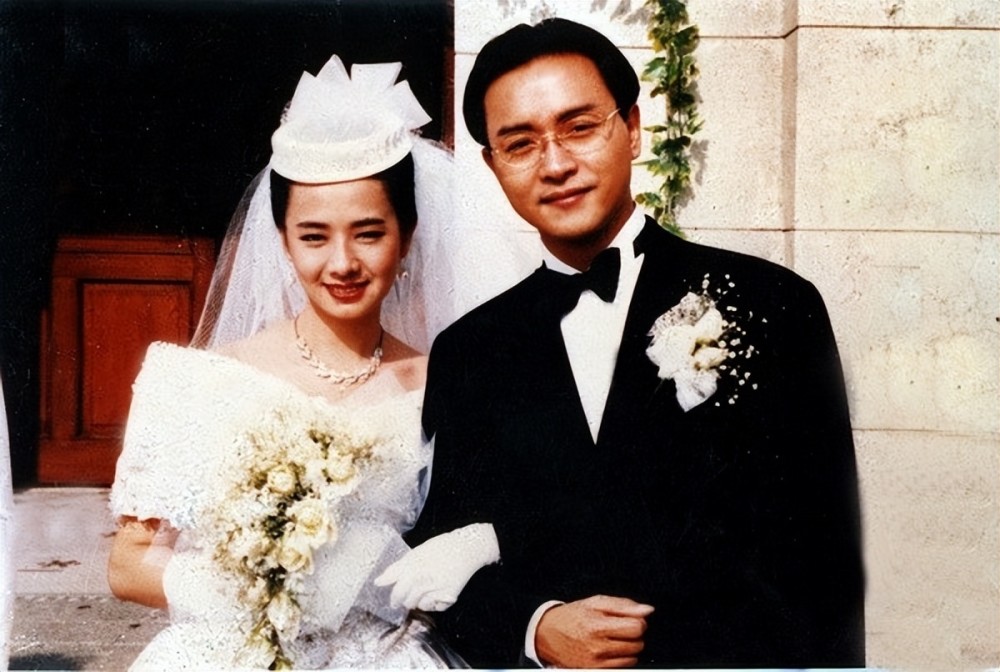 毛舜筠经历了两段失败的婚姻后,邂逅了现任老公,圈内导演区丁平