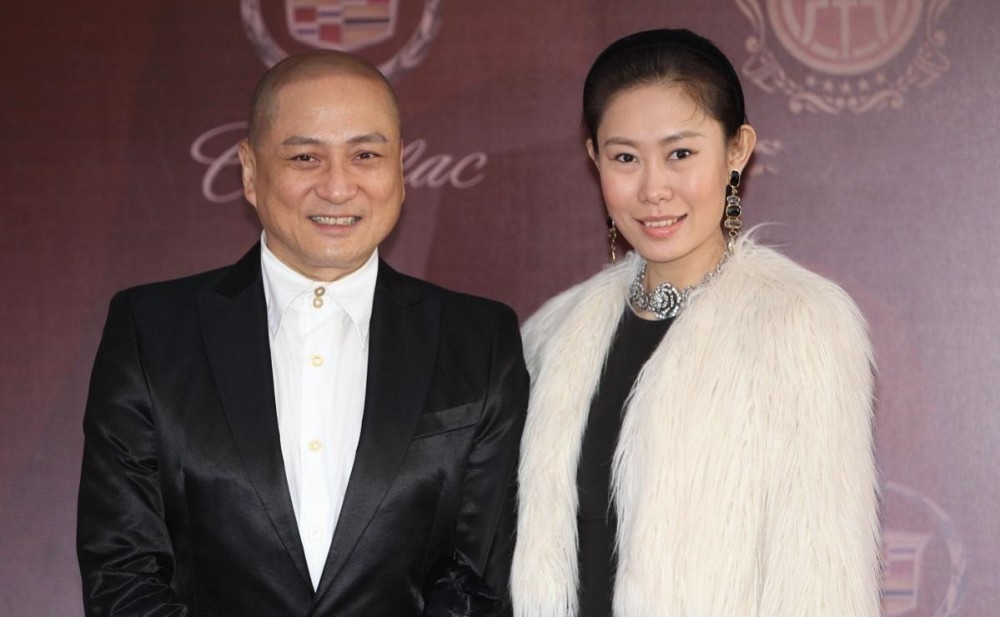 汤镇业双胞胎女儿走秀!