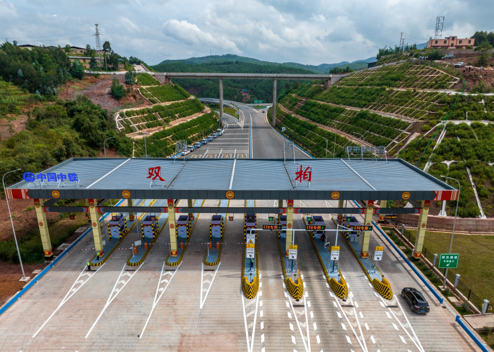 经济云南玉溪至楚雄高速全线通车