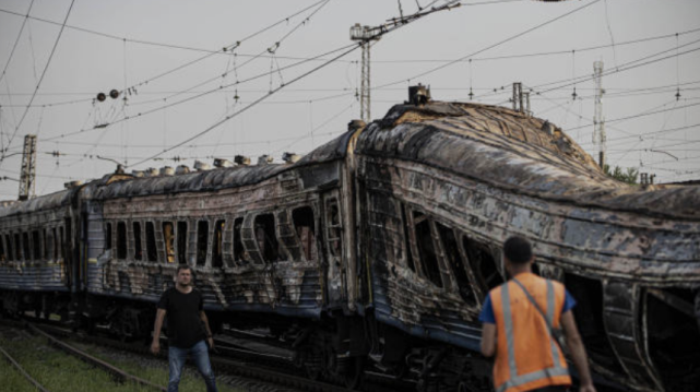 四节客运车厢起火,不久后美媒援引乌当局消息称,该火车站及其附近地点