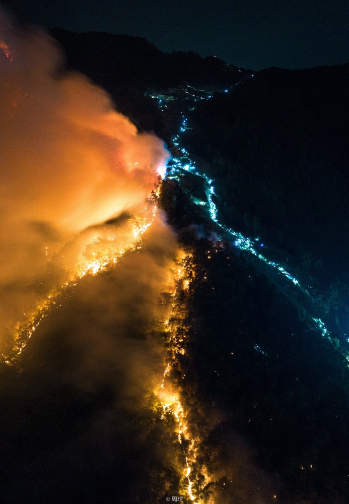 (北碚火场众人欢呼)- 飞虎博客_飞虎博客