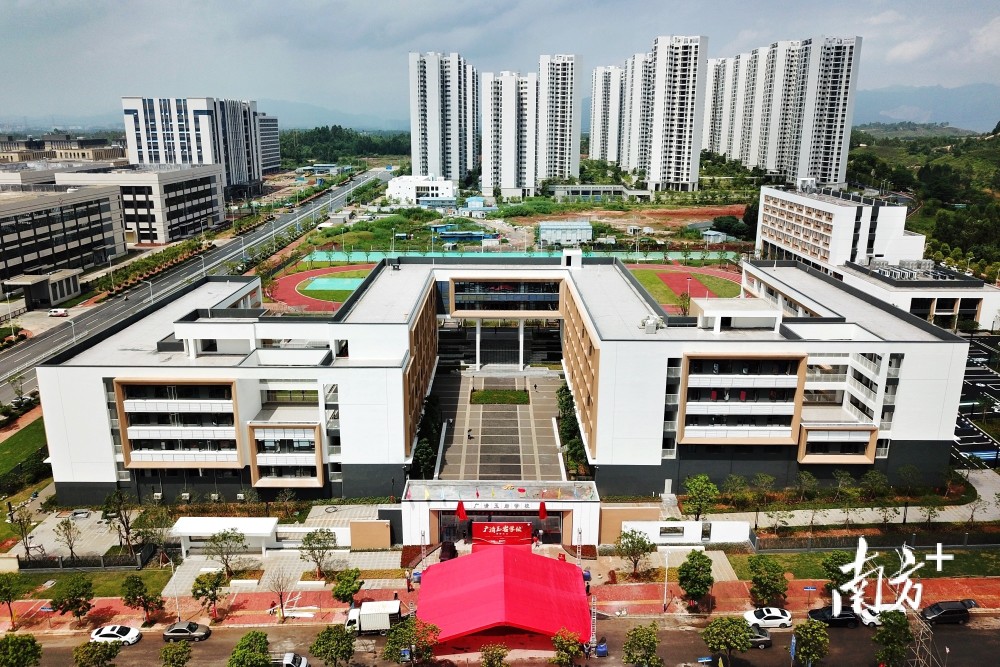 广清玉岩学校校长马守明介绍,广州市玉岩中学是广东省国家级示范性