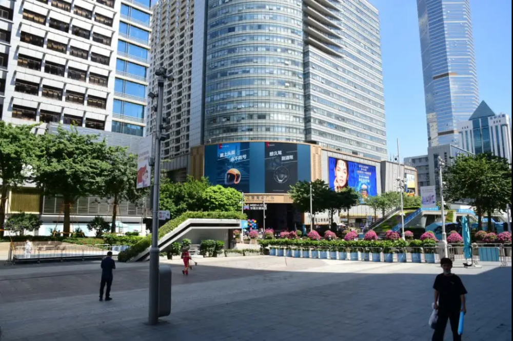 华强北现代之窗东门振华大厦除了刷屏的朋友圈,深圳的大街小巷,电子屏