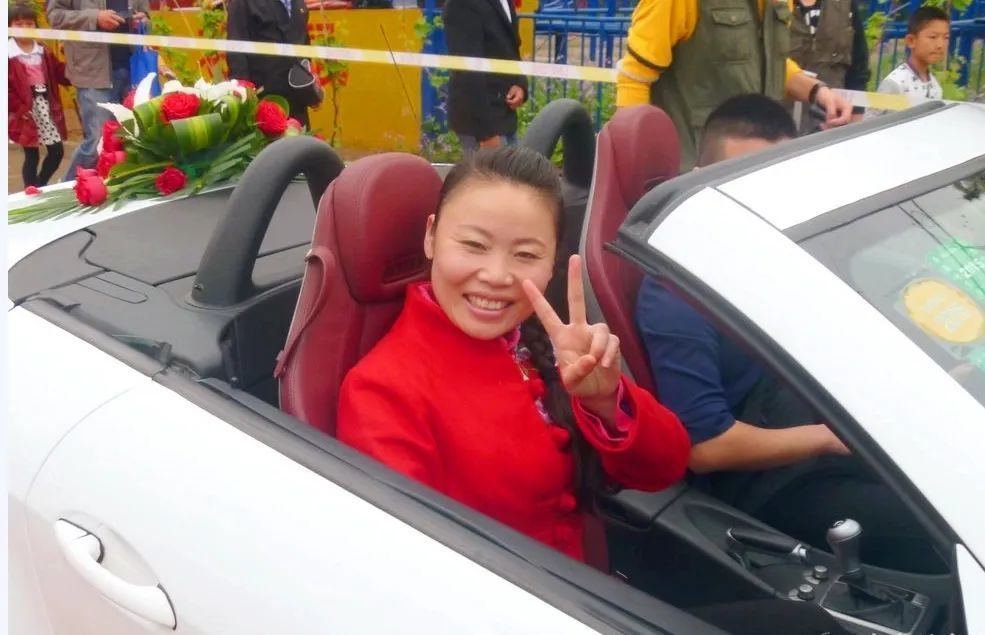 拉面哥风光不再,媳妇带货还赔了五万,坦言没有能力