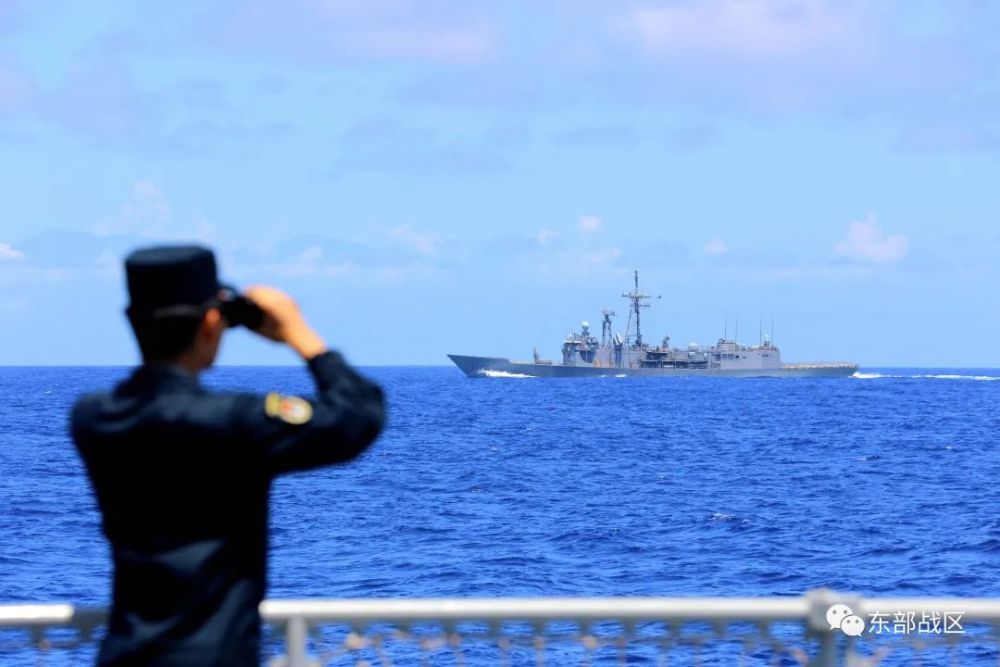 东部战区在台岛周边实战化演练，海军安阳舰战士瞭望取证002204华锐铸钢