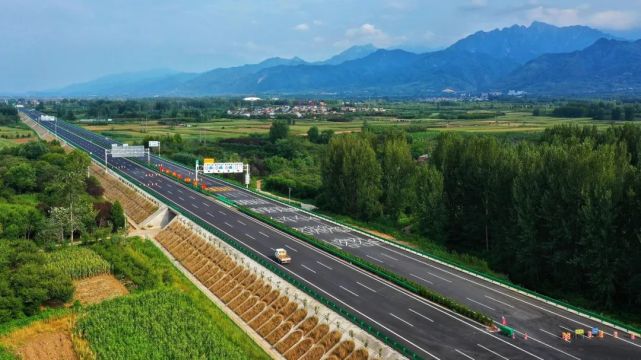 路线经过西安市临潼区,高陵区,咸阳市泾阳县,礼泉县,兴平市,西安市