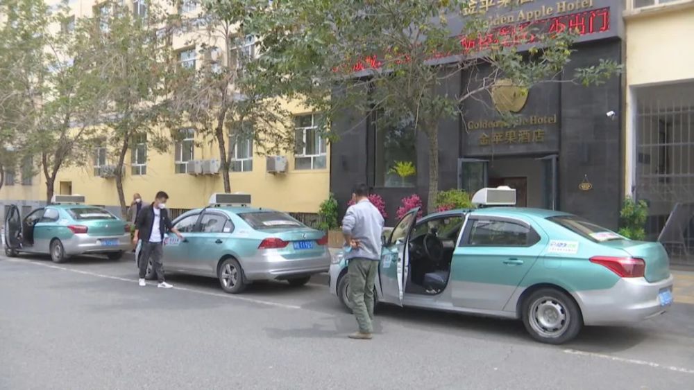 昌吉市114辆出租车保障市民出行助力疫情防控