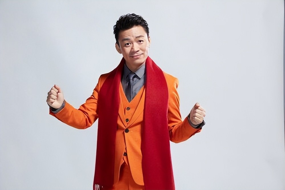 王宝强曝近照气质大变40岁资产惊人携女友开大奔生活滋润