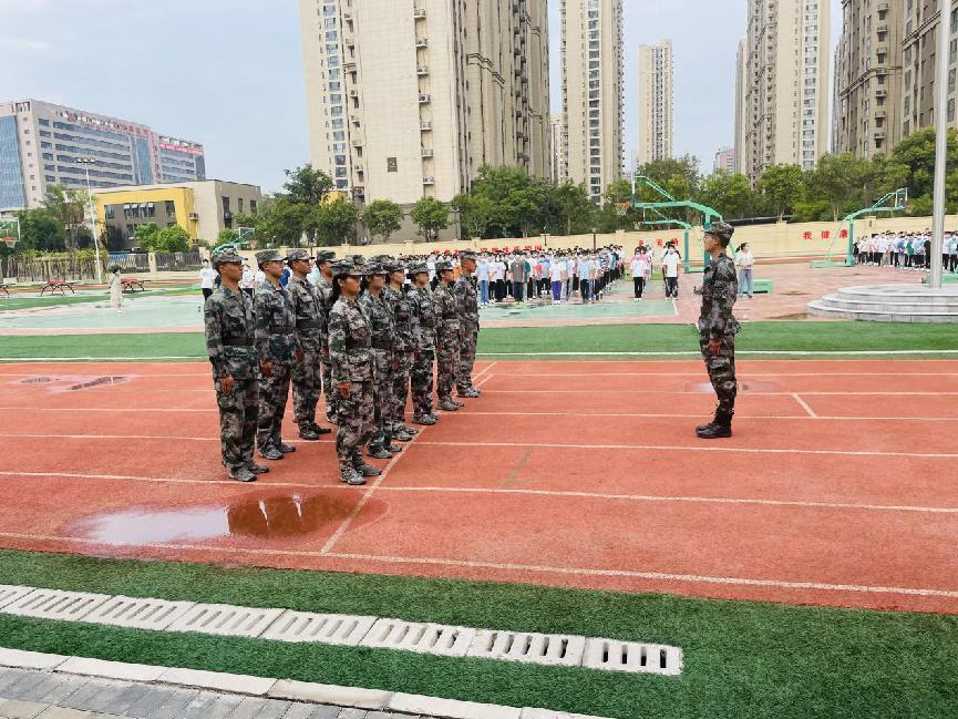 郑州一中教育集团紫荆中学举行2022级新生入学教育开营仪式