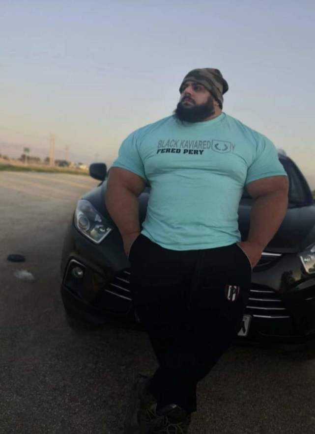 伊朗"绿巨人"翻车,自拍号称世界最壮,实际"又快又小"?_腾讯新闻