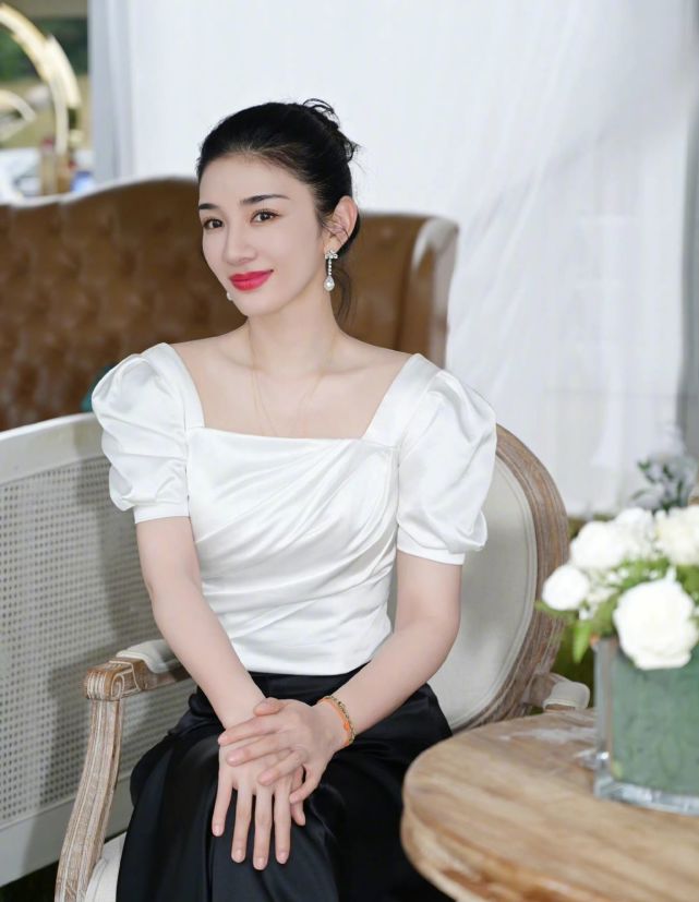 黄奕晒出女儿正脸照,9岁黄芊玲身高猛涨,网友:长得太像爸爸了