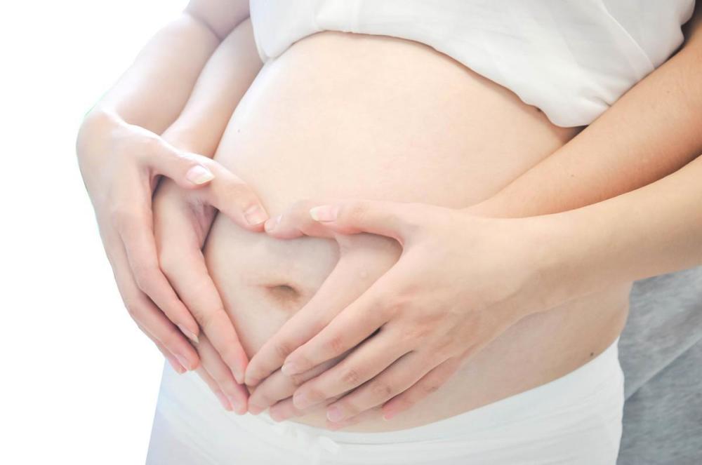 很多医生都会建议O型血的孕妈，在首次怀孕的时候尽量不要轻易流产，能保则保。