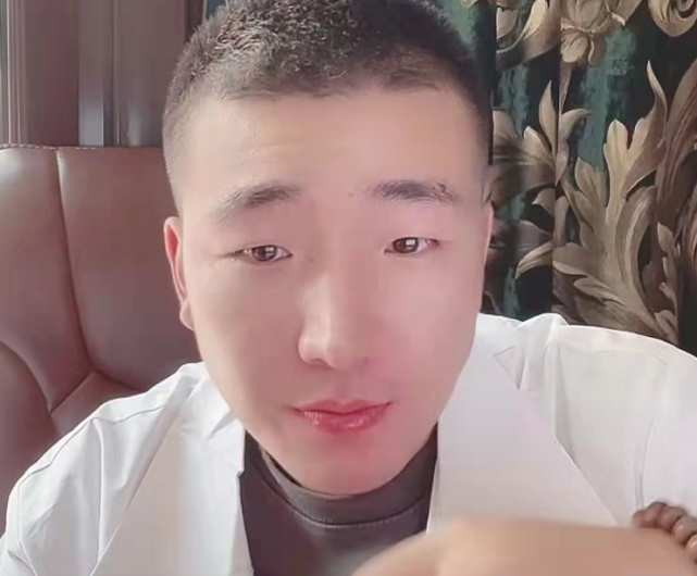 李菁菁老公刘振宣布离婚,正在离婚冷静期,露面直播眼角含泪