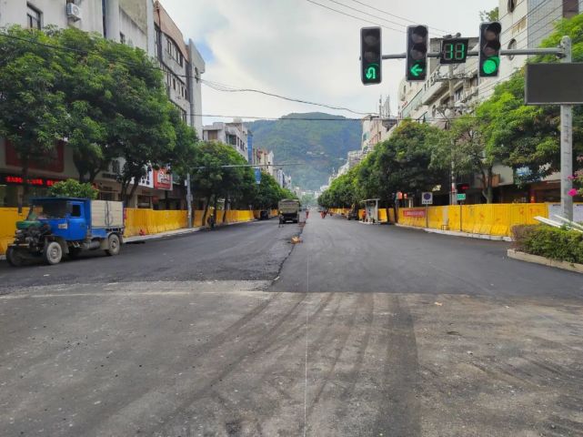 开始摊铺沥青,霞浦龙首路即将解封通车