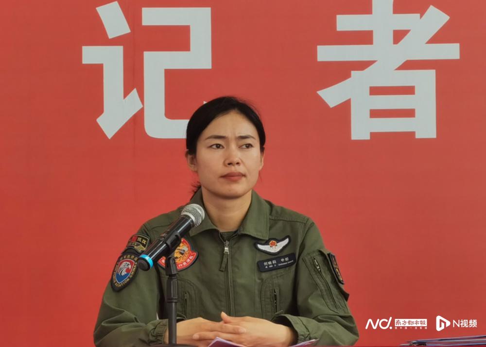 中国首批歼击机女飞何晓莉答南都:希望新飞行学员勇于追梦_腾讯新闻