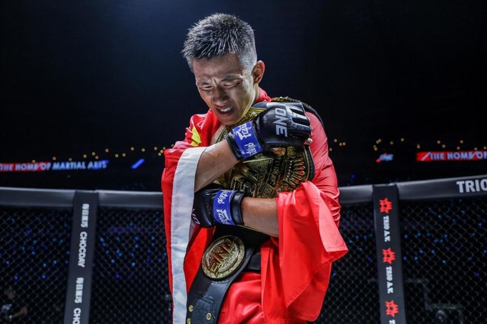 唐凯击败丹勒创造历史成为中国首位男子mma世界冠军