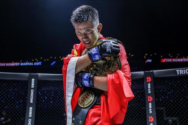 唐凯击败丹勒创造历史,成为中国首位男子mma世界冠军