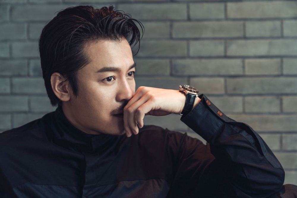 演员王东被控家暴!还在妻子孕期出轨,曾和杨幂,迪丽热巴合作_腾讯新闻