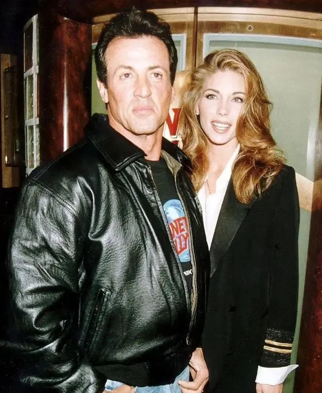 76岁史泰龙不惧有伤风化闹婚变大臂上妻子头像变狗头