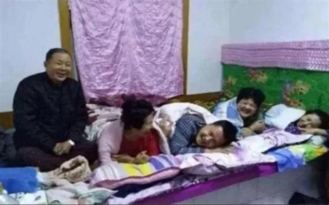 为什么东北人全家睡在一个炕上两口子不尴尬吗东北人告诉你