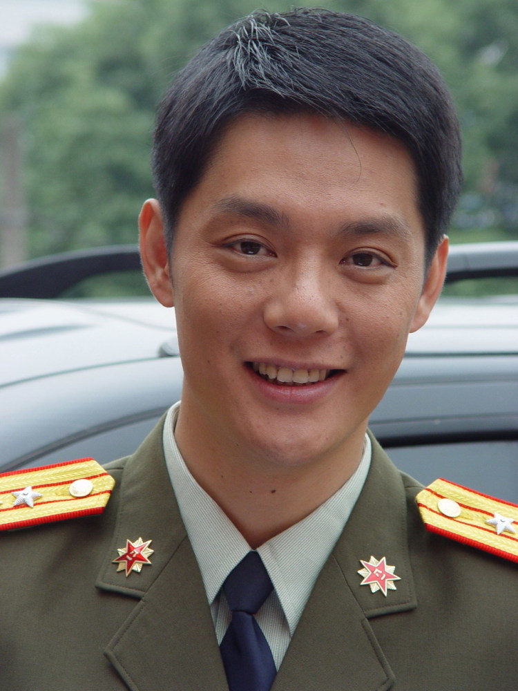 强晓伟代号"恶狼",单兵能力强悍,有领导能力.