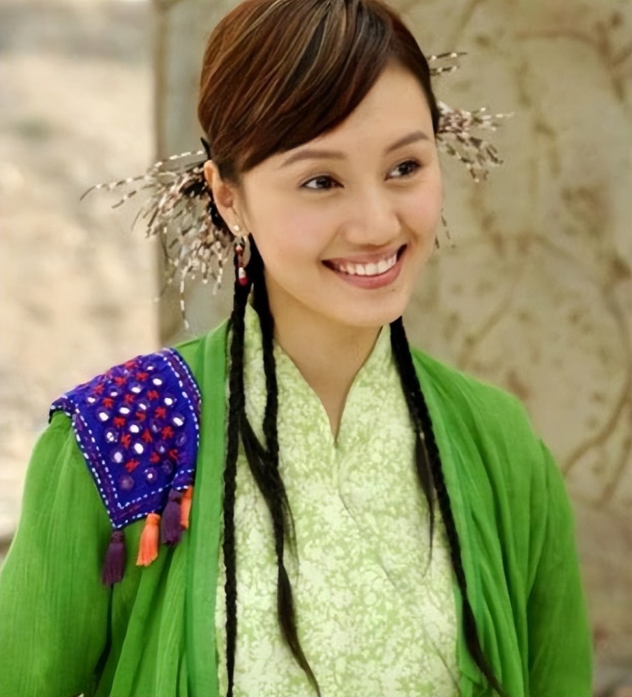 出道23年中年爆红14部作品见证非典型美女袁泉容颜几变