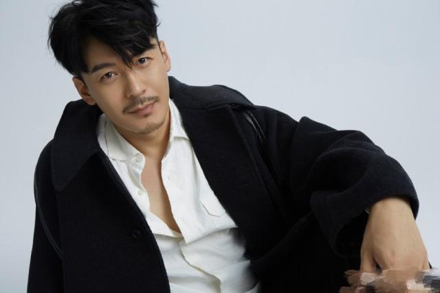演员王东曾出演过《与君初相识》《克拉恋人》《都挺好》等多部电视剧