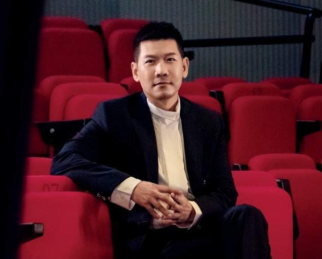 王东家暴连累同名主持人,妻子回复网友评论,又是受害者有罪论?