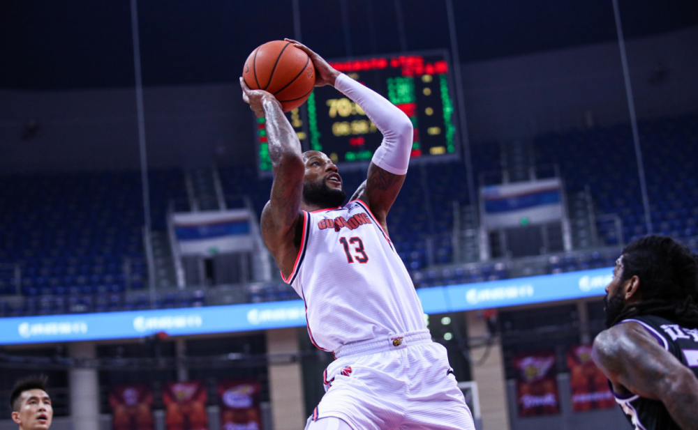 威姆斯启程从美国飞往广州 隔离结束后将和新东家会合_腾讯新闻