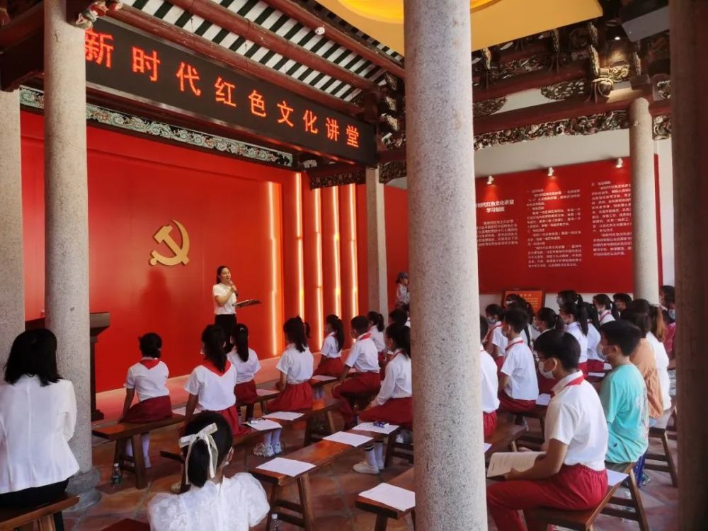 以"阅读新时代  奋进新征程"为主题,通过举办"党史专家面对面",红色