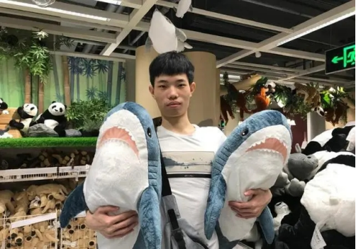 鲨鱼哟冲击战神失败言出必行,直播剃头送外卖,体验旗手的不易_腾讯