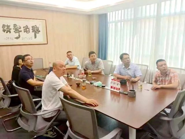 8月23日下午,台州湾经开区投资促进与行政审批局局长金燊组织业主单位
