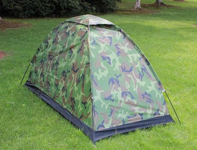 01式单兵野战睡具包括单兵帐篷和防潮垫,这种帐篷采用210d,pu涂层迷彩