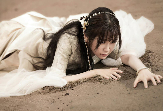 兰花,然而他只看见了小兰花的自戕,用自己的命复活了所有战死的两族人