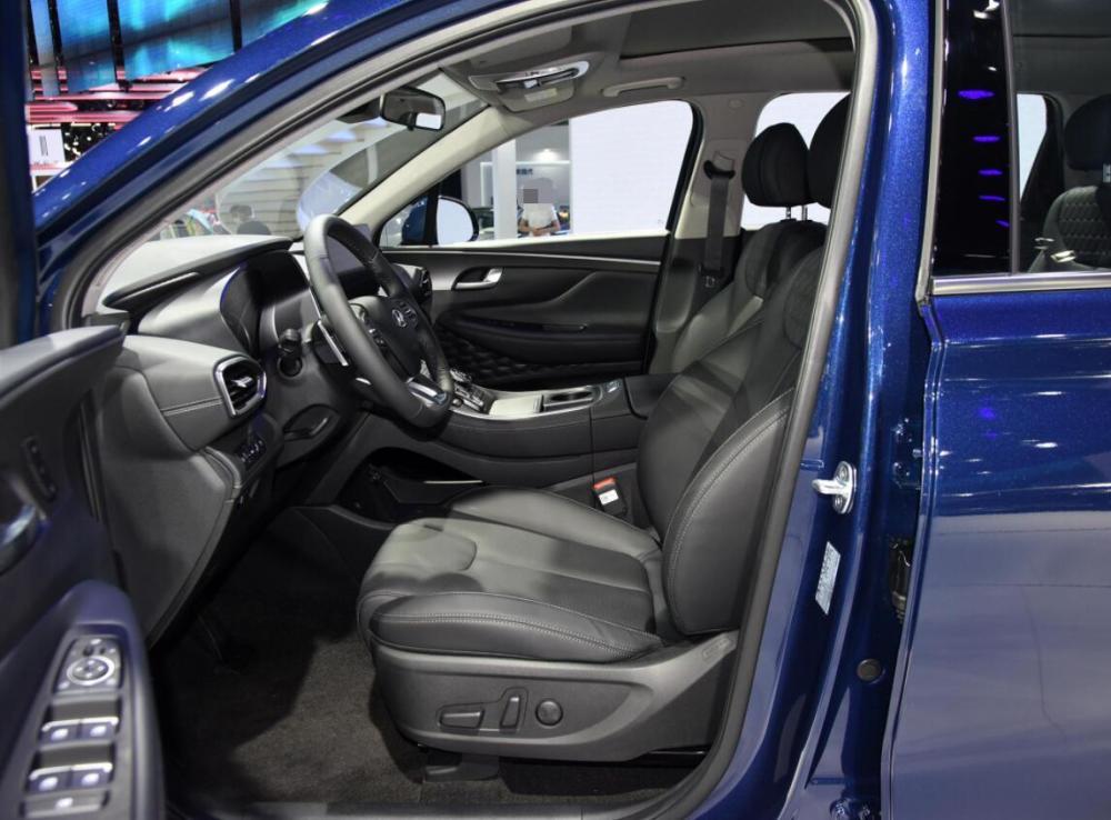 外观小改内饰更实用中期改款北京现代胜达成都车展正式发布