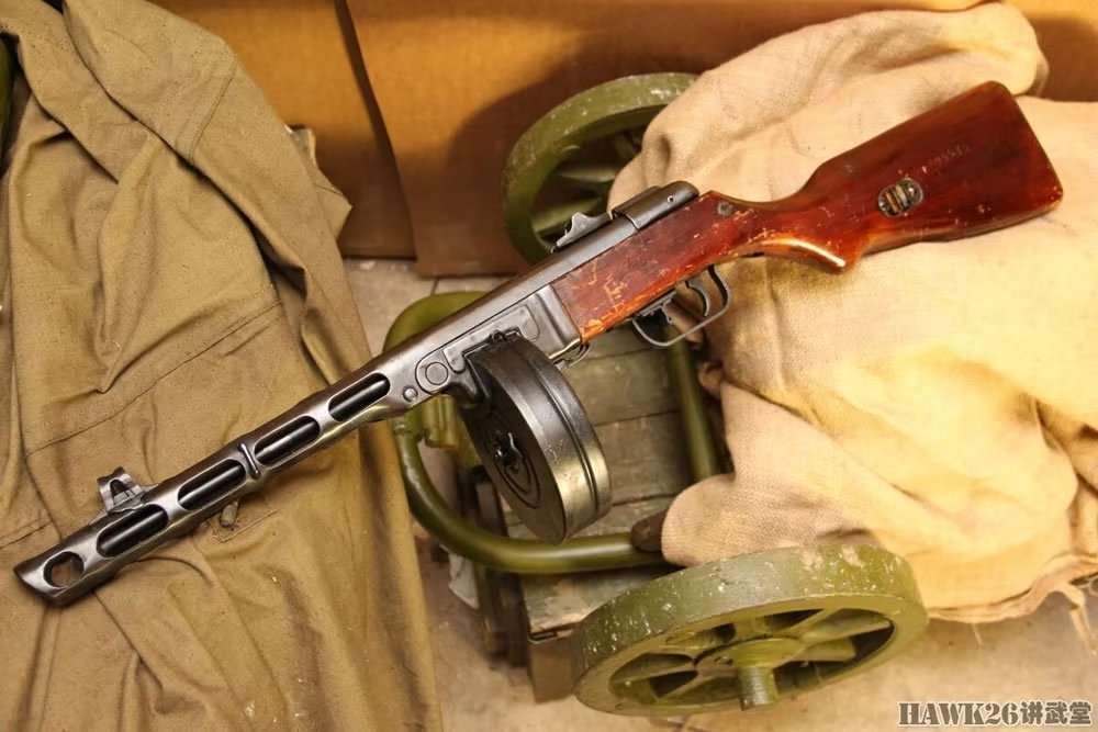 不过,随着托卡列夫tt-30/33手枪列装数量的增加,苏联坦克兵也逐渐装备