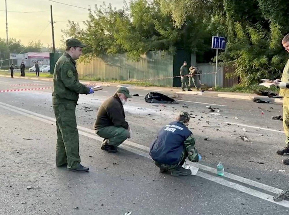 乌克兰搞暗杀上瘾了，俄又一高官车毁人亡，炸弹在头顶树枝爆炸