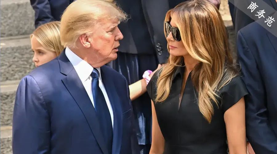 川普被查梅拉尼娅成内鬼做回阔太拎爱马仕对川普又摆嫌弃脸