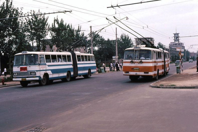 80年代郑州老照片:国棉厂,人民剧院,二七路,花园路口,游龙池|郑州