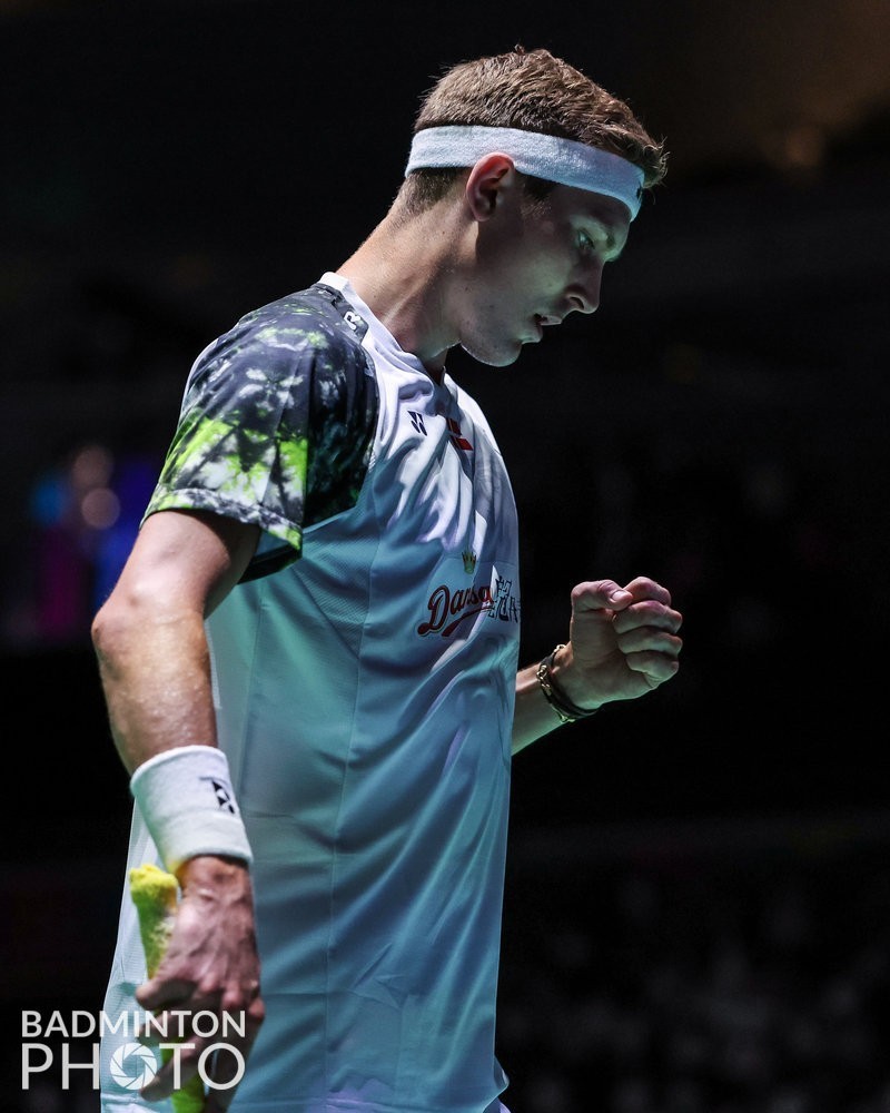 安赛龙世锦赛夺冠!单季第6冠,37连胜超越林丹,冲击巴黎卫冕_腾讯新闻