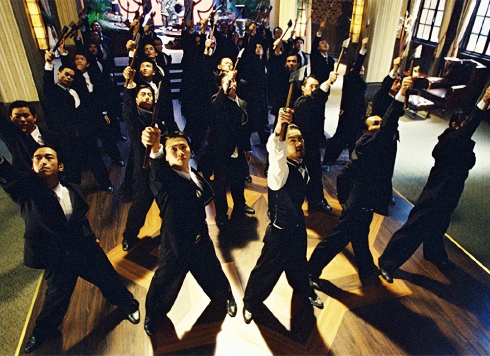 周星驰没有想到的是,陈国坤饰演的斧头帮老大琛哥,会如此地深入人心