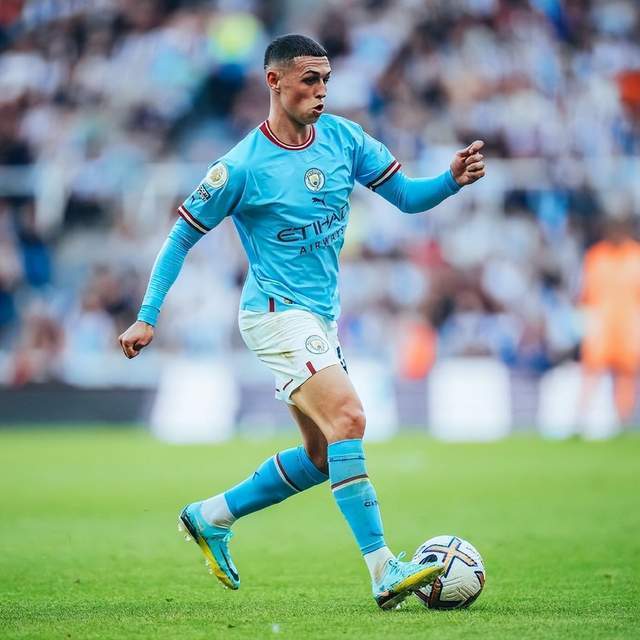 帽子戏法后哈兰德调侃福登:他终于给我传球了_腾讯新闻