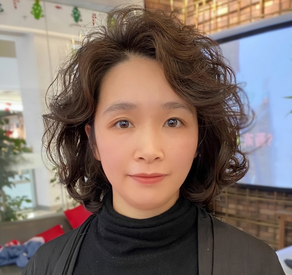 40岁女人发型脸盘图片