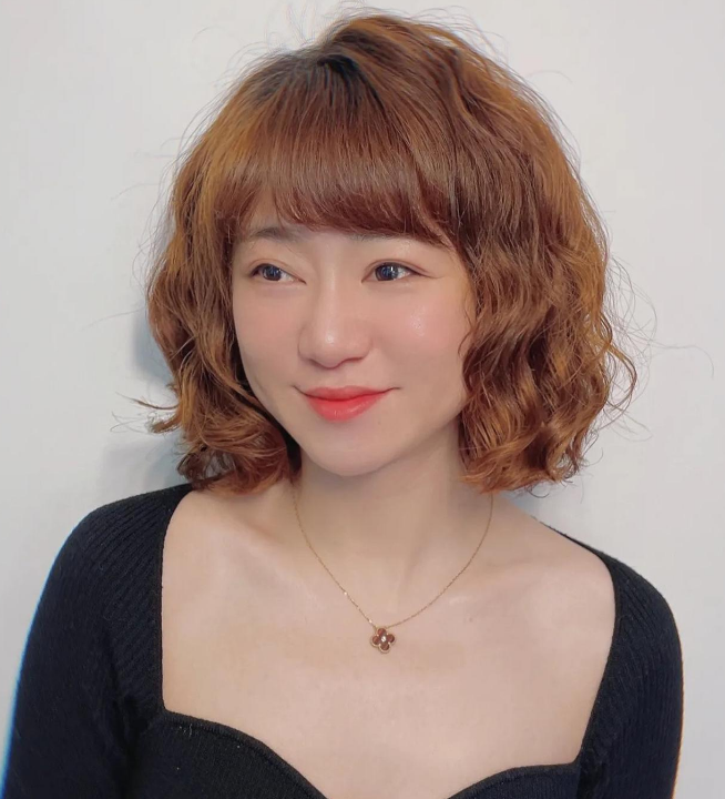 放弃你的"大妈卷"吧,女人40岁后更适合这5款发型,减龄有气质插图10