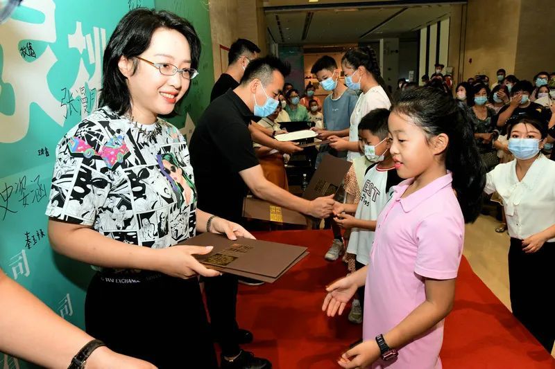 童年不同样印象桃花源首届青少儿艺术作品展在滨海美术馆开幕