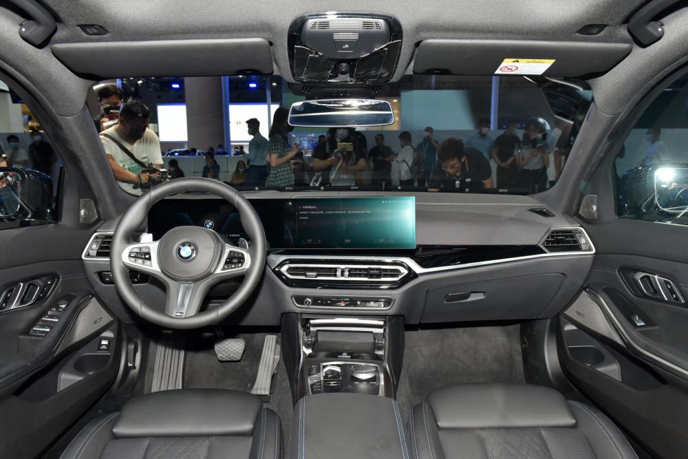 配7系同款屏幕拨片换挡2023款宝马3正式官宣2999万起售