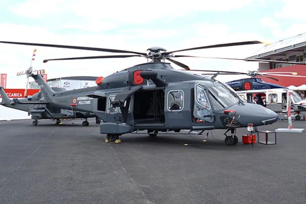 意大利8吨级aw249武装直升机首飞,可控制无人机群执行任务