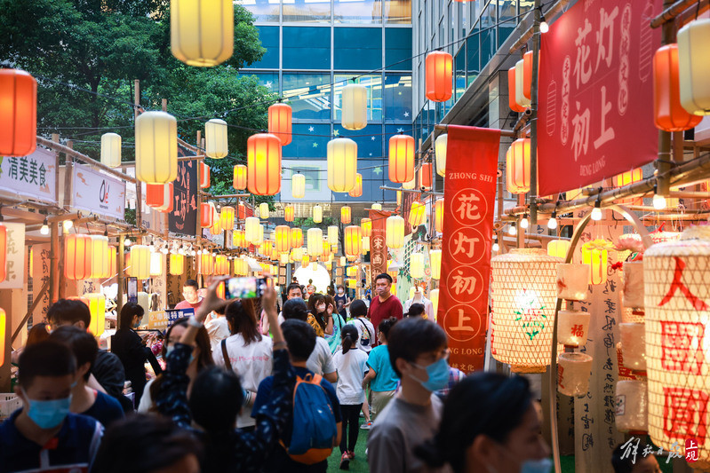 穿着汉服逛这个虹桥的国风市集,一不小心就穿越回了"盛唐"……_腾讯