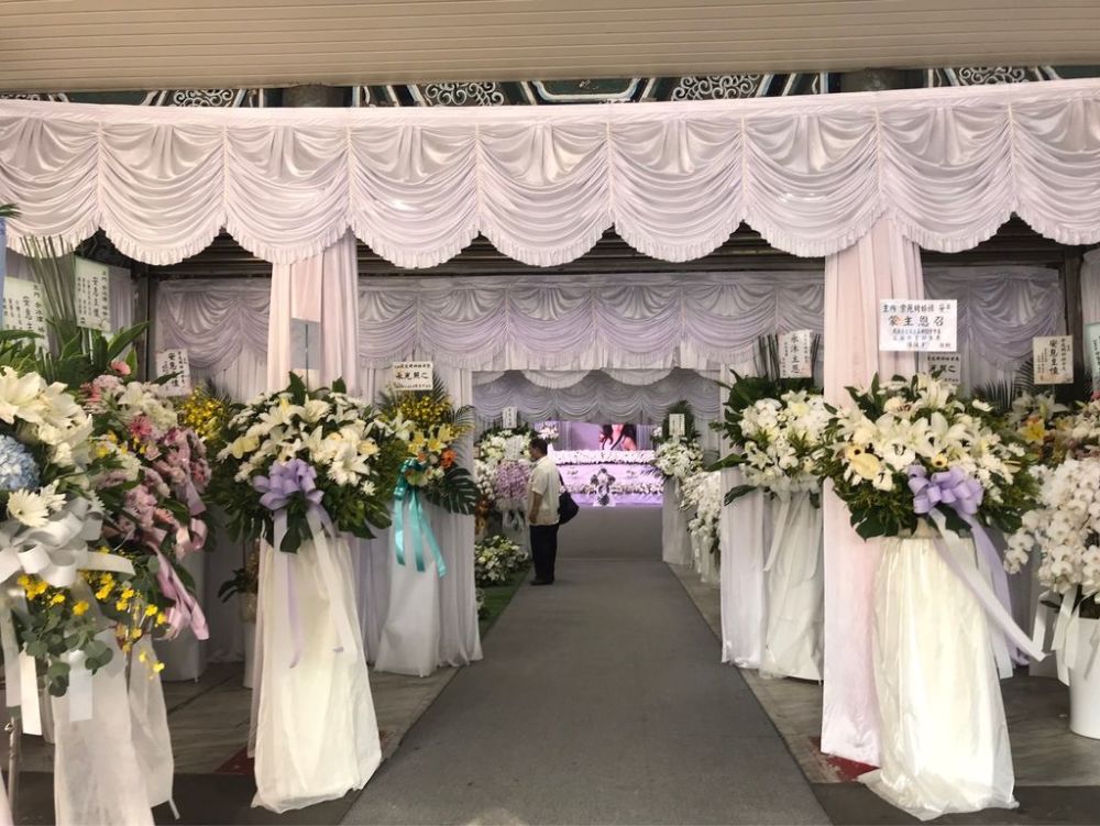 余苑绮遗体火化余天夫妇回避白发送黑发胞弟护送余苑绮化烟